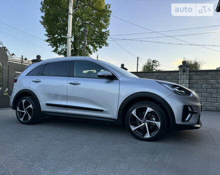 Сірий Кіа Niro, об'ємом двигуна 0 л та пробігом 136 тис. км за 18499 $, фото 100 на Automoto.ua