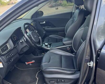 Сірий Кіа Niro, об'ємом двигуна 0 л та пробігом 145 тис. км за 18700 $, фото 28 на Automoto.ua