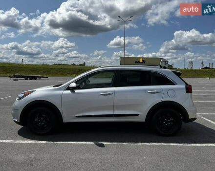 Сірий Кіа Niro, об'ємом двигуна 1.6 л та пробігом 60 тис. км за 18000 $, фото 1 на Automoto.ua