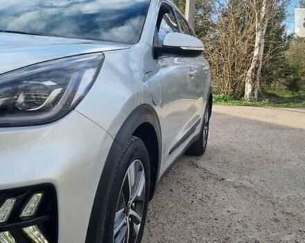 Сірий Кіа Niro, об'ємом двигуна 1.58 л та пробігом 88 тис. км за 25700 $, фото 6 на Automoto.ua