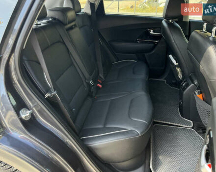 Сірий Кіа Niro, об'ємом двигуна 0 л та пробігом 109 тис. км за 19200 $, фото 11 на Automoto.ua