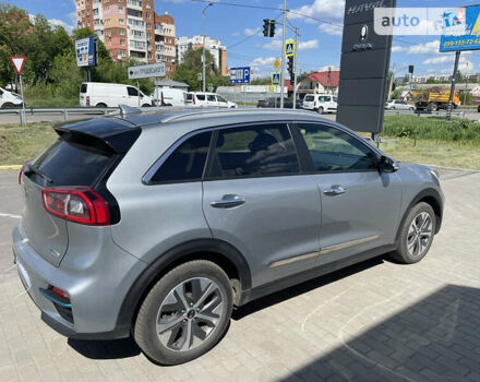 Сірий Кіа Niro, об'ємом двигуна 0 л та пробігом 129 тис. км за 19999 $, фото 9 на Automoto.ua