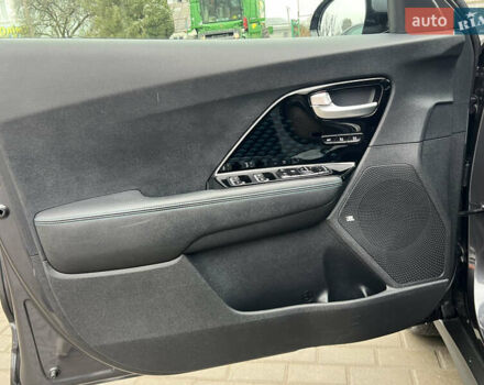 Серый Киа Niro, объемом двигателя 0 л и пробегом 150 тыс. км за 17800 $, фото 15 на Automoto.ua