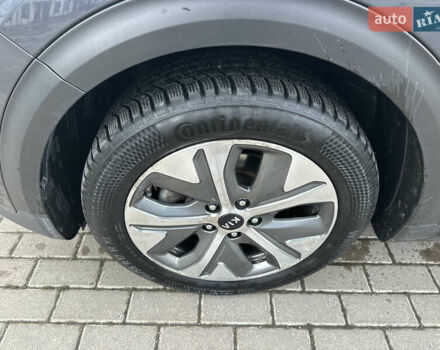 Серый Киа Niro, объемом двигателя 0 л и пробегом 157 тыс. км за 16999 $, фото 13 на Automoto.ua