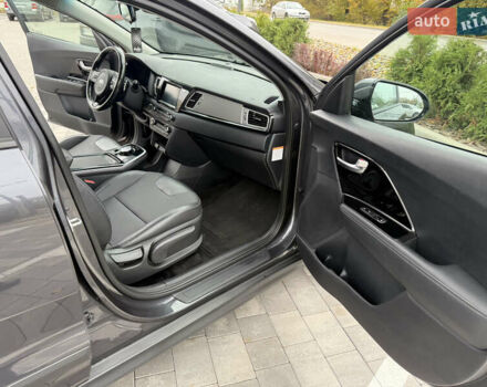 Сірий Кіа Niro, об'ємом двигуна 0 л та пробігом 66 тис. км за 16900 $, фото 10 на Automoto.ua