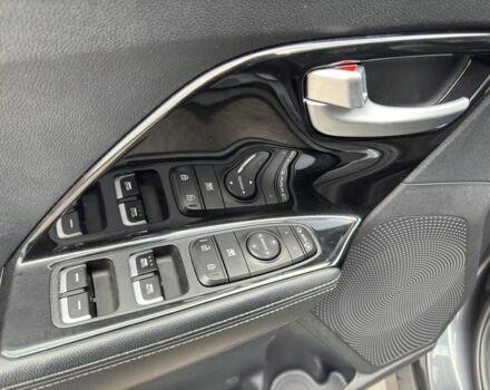 Серый Киа Niro, объемом двигателя 0 л и пробегом 67 тыс. км за 16800 $, фото 7 на Automoto.ua