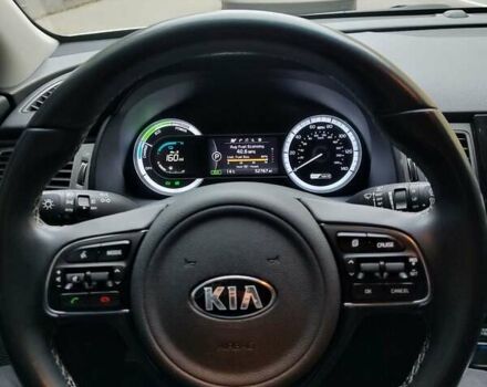 Сірий Кіа Niro, об'ємом двигуна 1.58 л та пробігом 84 тис. км за 17200 $, фото 13 на Automoto.ua