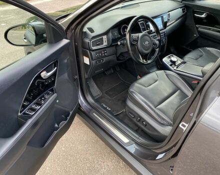 Серый Киа Niro, объемом двигателя 0 л и пробегом 93 тыс. км за 16950 $, фото 2 на Automoto.ua