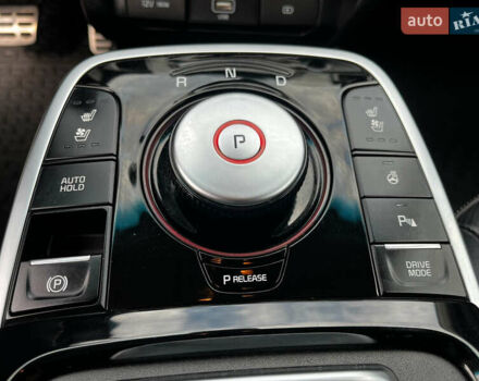 Серый Киа Niro, объемом двигателя 0 л и пробегом 127 тыс. км за 18000 $, фото 10 на Automoto.ua