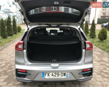 Серый Киа Niro, объемом двигателя 0 л и пробегом 100 тыс. км за 18750 $, фото 10 на Automoto.ua