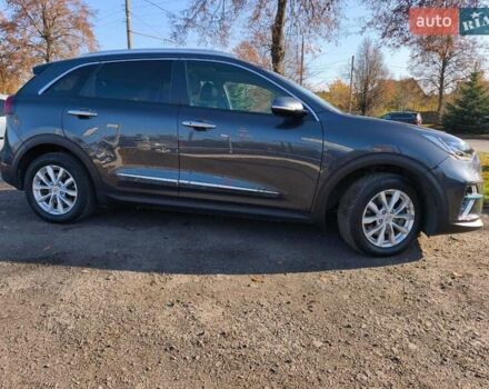 Сірий Кіа Niro, об'ємом двигуна 0 л та пробігом 154 тис. км за 18000 $, фото 10 на Automoto.ua