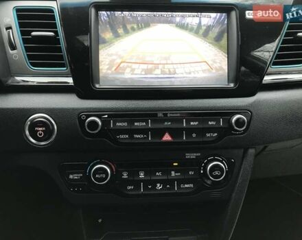 Серый Киа Niro, объемом двигателя 0 л и пробегом 100 тыс. км за 18750 $, фото 19 на Automoto.ua