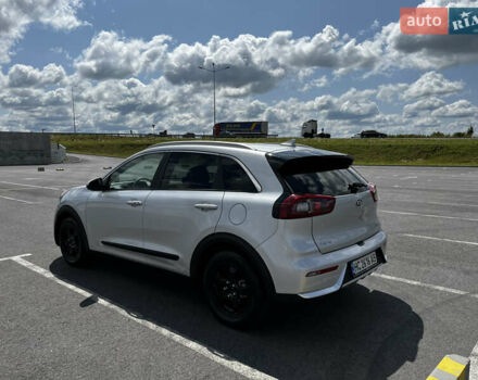Сірий Кіа Niro, об'ємом двигуна 1.6 л та пробігом 60 тис. км за 18000 $, фото 2 на Automoto.ua
