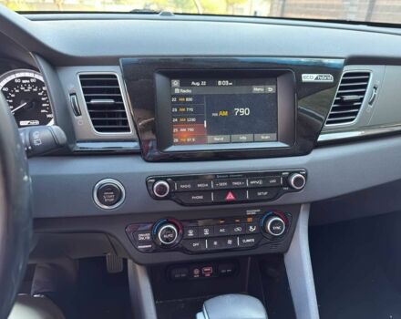 Сірий Кіа Niro, об'ємом двигуна 1.6 л та пробігом 69 тис. км за 13000 $, фото 14 на Automoto.ua