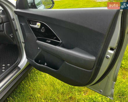 Серый Киа Niro, объемом двигателя 0 л и пробегом 127 тыс. км за 18000 $, фото 20 на Automoto.ua