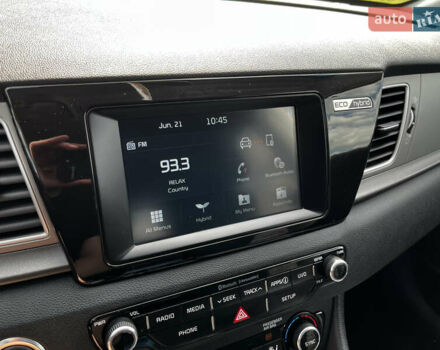 Сірий Кіа Niro, об'ємом двигуна 1.6 л та пробігом 60 тис. км за 18000 $, фото 44 на Automoto.ua