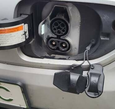 Серый Киа Niro, объемом двигателя 0 л и пробегом 245 тыс. км за 16999 $, фото 7 на Automoto.ua