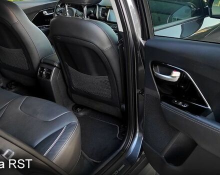 Кіа Niro 2019 у Кам'янське (Дніпродзержинськ) на Automoto.ua Сірий Кіа Niro, об'ємом двигуна 0.15 л та пробігом 116 тис. км за 18000 $, фото 7 на Automoto.ua