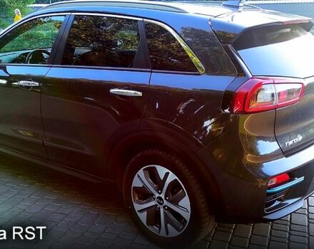 Кіа Niro 2019 у Кам'янське (Дніпродзержинськ) на Automoto.ua Сірий Кіа Niro, об'ємом двигуна 0.15 л та пробігом 116 тис. км за 18000 $, фото 4 на Automoto.ua