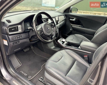 Серый Киа Niro, объемом двигателя 0 л и пробегом 119 тыс. км за 18482 $, фото 7 на Automoto.ua