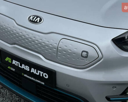 Серый Киа Niro, объемом двигателя 0 л и пробегом 120 тыс. км за 18600 $, фото 9 на Automoto.ua