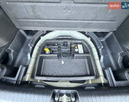 Сірий Кіа Niro, об'ємом двигуна 0 л та пробігом 65 тис. км за 16700 $, фото 23 на Automoto.ua