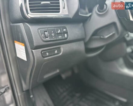 Серый Киа Niro, объемом двигателя 0 л и пробегом 157 тыс. км за 16999 $, фото 34 на Automoto.ua