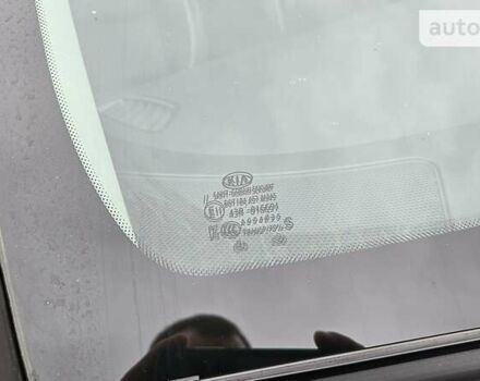 Сірий Кіа Niro, об'ємом двигуна 0 л та пробігом 153 тис. км за 20800 $, фото 12 на Automoto.ua