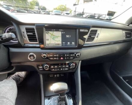 Сірий Кіа Niro, об'ємом двигуна 0 л та пробігом 59 тис. км за 8200 $, фото 10 на Automoto.ua