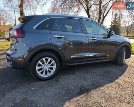 Сірий Кіа Niro, об'ємом двигуна 0 л та пробігом 154 тис. км за 18000 $, фото 9 на Automoto.ua