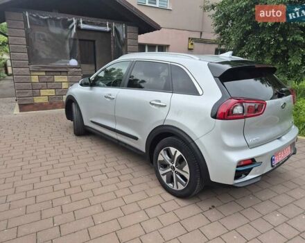 Серый Киа Niro, объемом двигателя 0 л и пробегом 86 тыс. км за 17999 $, фото 5 на Automoto.ua