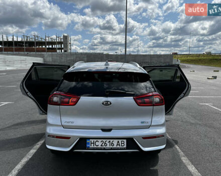 Сірий Кіа Niro, об'ємом двигуна 1.6 л та пробігом 60 тис. км за 18000 $, фото 58 на Automoto.ua