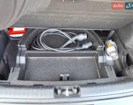 Серый Киа Niro, объемом двигателя 0 л и пробегом 129 тыс. км за 18555 $, фото 24 на Automoto.ua