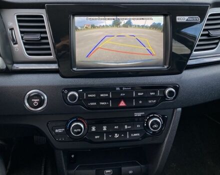 Серый Киа Niro, объемом двигателя 0 л и пробегом 93 тыс. км за 16950 $, фото 4 на Automoto.ua