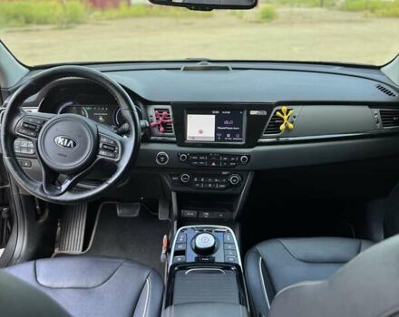 Сірий Кіа Niro, об'ємом двигуна 0 л та пробігом 145 тис. км за 18700 $, фото 32 на Automoto.ua