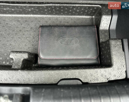 Серый Киа Niro, объемом двигателя 0 л и пробегом 157 тыс. км за 16999 $, фото 18 на Automoto.ua