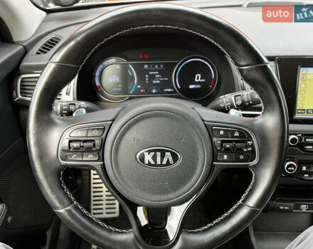 Серый Киа Niro, объемом двигателя 0 л и пробегом 127 тыс. км за 18000 $, фото 8 на Automoto.ua