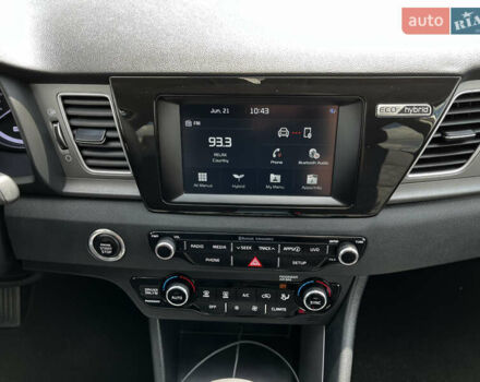 Сірий Кіа Niro, об'ємом двигуна 1.6 л та пробігом 60 тис. км за 18000 $, фото 37 на Automoto.ua