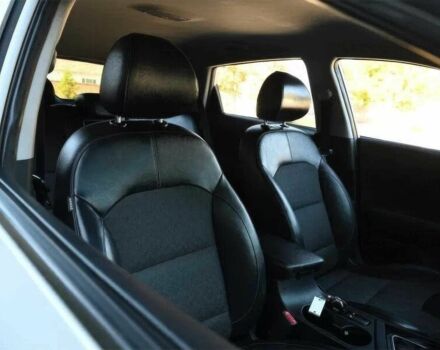 Серый Киа Niro, объемом двигателя 1.6 л и пробегом 49 тыс. км за 12500 $, фото 6 на Automoto.ua