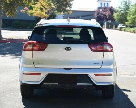 Серый Киа Niro, объемом двигателя 1.6 л и пробегом 49 тыс. км за 12500 $, фото 4 на Automoto.ua