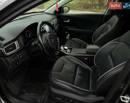 Сірий Кіа Niro, об'ємом двигуна 0 л та пробігом 101 тис. км за 16800 $, фото 8 на Automoto.ua