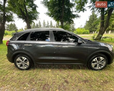 Серый Киа Niro, объемом двигателя 0 л и пробегом 165 тыс. км за 19000 $, фото 3 на Automoto.ua