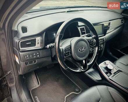 Серый Киа Niro, объемом двигателя 0 л и пробегом 102 тыс. км за 18900 $, фото 17 на Automoto.ua