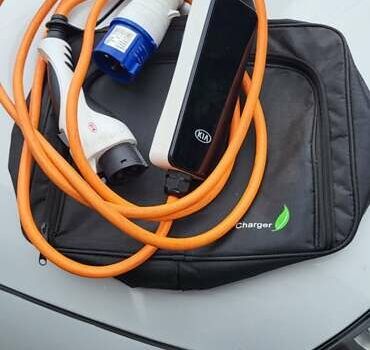 Серый Киа Niro, объемом двигателя 0 л и пробегом 245 тыс. км за 16999 $, фото 8 на Automoto.ua