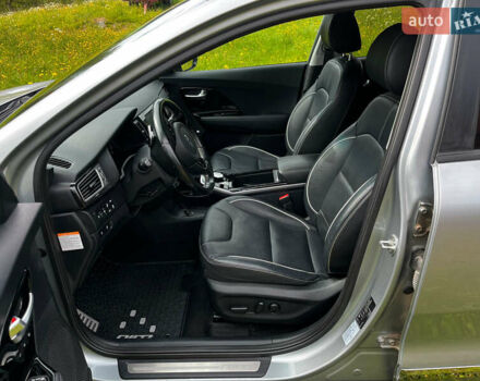 Серый Киа Niro, объемом двигателя 0 л и пробегом 127 тыс. км за 18000 $, фото 12 на Automoto.ua