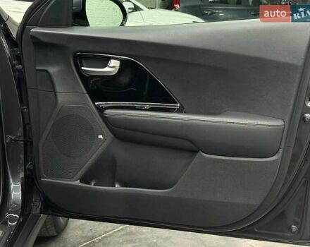 Сірий Кіа Niro, об'ємом двигуна 0 л та пробігом 93 тис. км за 18737 $, фото 21 на Automoto.ua