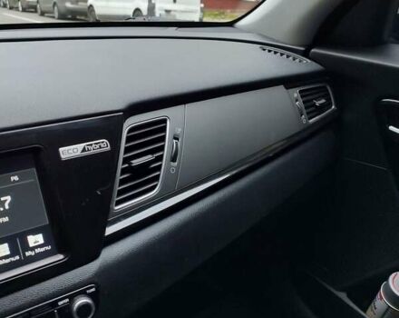 Сірий Кіа Niro, об'ємом двигуна 1.58 л та пробігом 84 тис. км за 17200 $, фото 18 на Automoto.ua