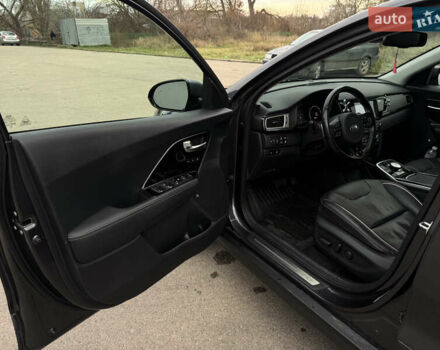Сірий Кіа Niro, об'ємом двигуна 0 л та пробігом 101 тис. км за 16800 $, фото 7 на Automoto.ua