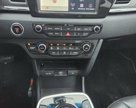 Серый Киа Niro, объемом двигателя 0 л и пробегом 86 тыс. км за 17500 $, фото 25 на Automoto.ua