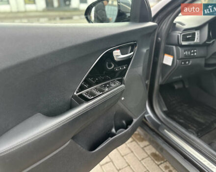 Серый Киа Niro, объемом двигателя 0 л и пробегом 157 тыс. км за 16999 $, фото 33 на Automoto.ua